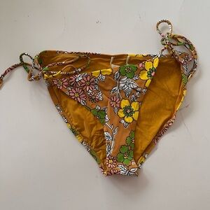 TORY BURCH
Floral triangle bikini bottom